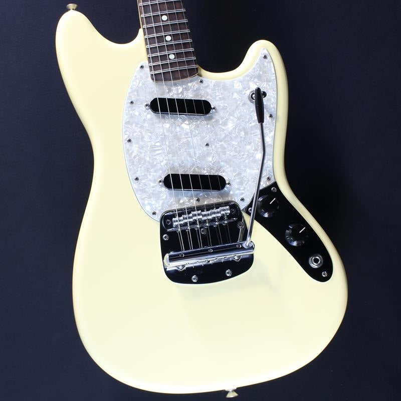 USED_American_Performer_Mustang_(Vintage_White_Rosewood)_01