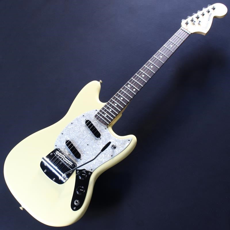 USED_American_Performer_Mustang_(Vintage_White_Rosewood)_02