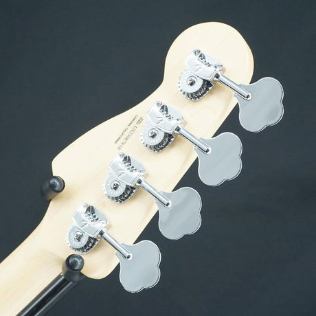 USED_American_Performer_Precision_Bass_(Arctic_White_Rosewood)_08