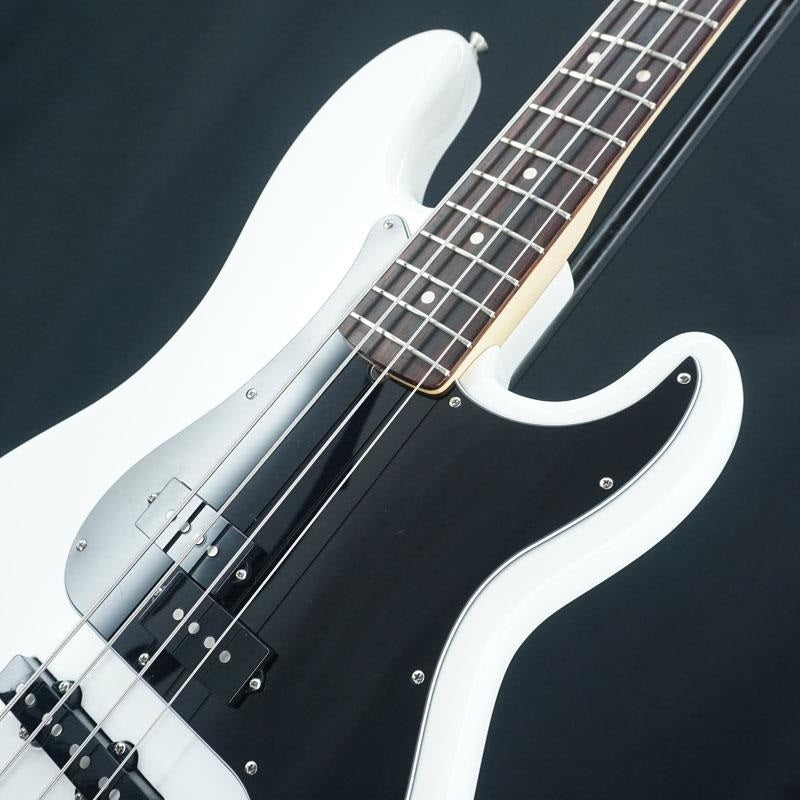 USED_American_Performer_Precision_Bass_(Arctic_White_Rosewood)_09