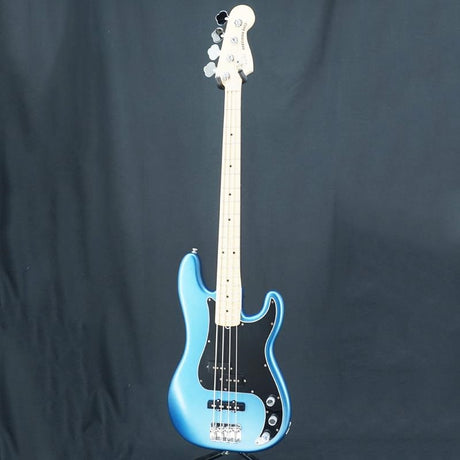 USED_American_Performer_Precision_Bass_(Satin_Lake_Placid_Blue)_03
