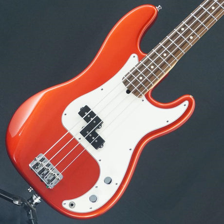 USED_American_Precision_Bass_(Chrome_Red)_01
