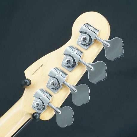 USED_American_Precision_Bass_(Chrome_Red)_08