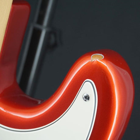 USED_American_Precision_Bass_(Chrome_Red)_09