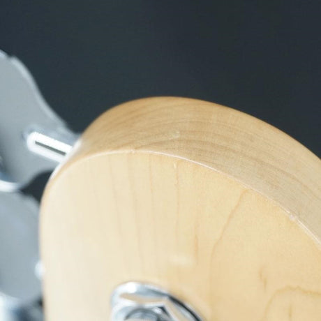 USED_American_Precision_Bass_(Chrome_Red)_10