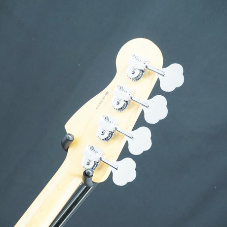 USED_American_Professional_Precision_Bass_(CAR)_08