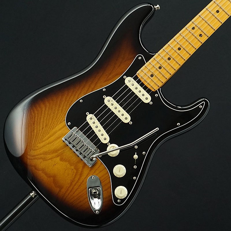 USED_American_Ultra_Luxe_Stratocaster_(2-Color_Sunburst_Maple)_[SN_US23069185]_01
