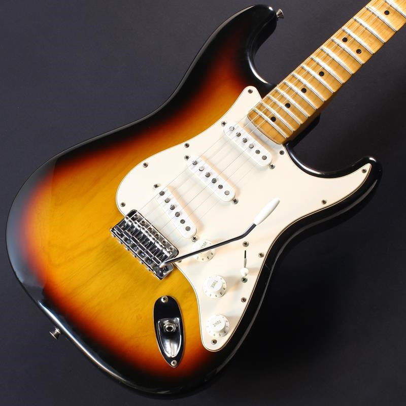 USED_Classic_70s_Stratocaster_Mod__(3_Color_Sunburst_Maple)_03