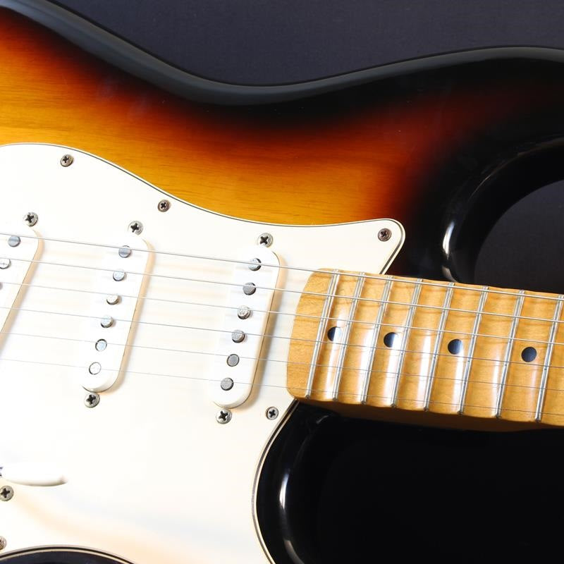 USED_Classic_70s_Stratocaster_Mod__(3_Color_Sunburst_Maple)_07