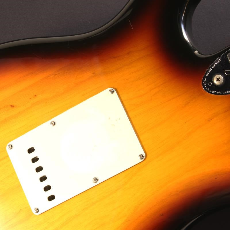 USED_Classic_70s_Stratocaster_Mod__(3_Color_Sunburst_Maple)_09