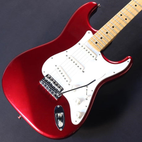 USED_Classic_70s_Stratocaster_(Old_Candy_Apple_Red_Maple)_03