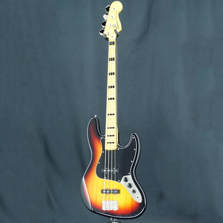 USED_Classic_Vibe_'70s_Jazz_Bass_Maple_Fingerboard_(3-Color_Sunburst)_02