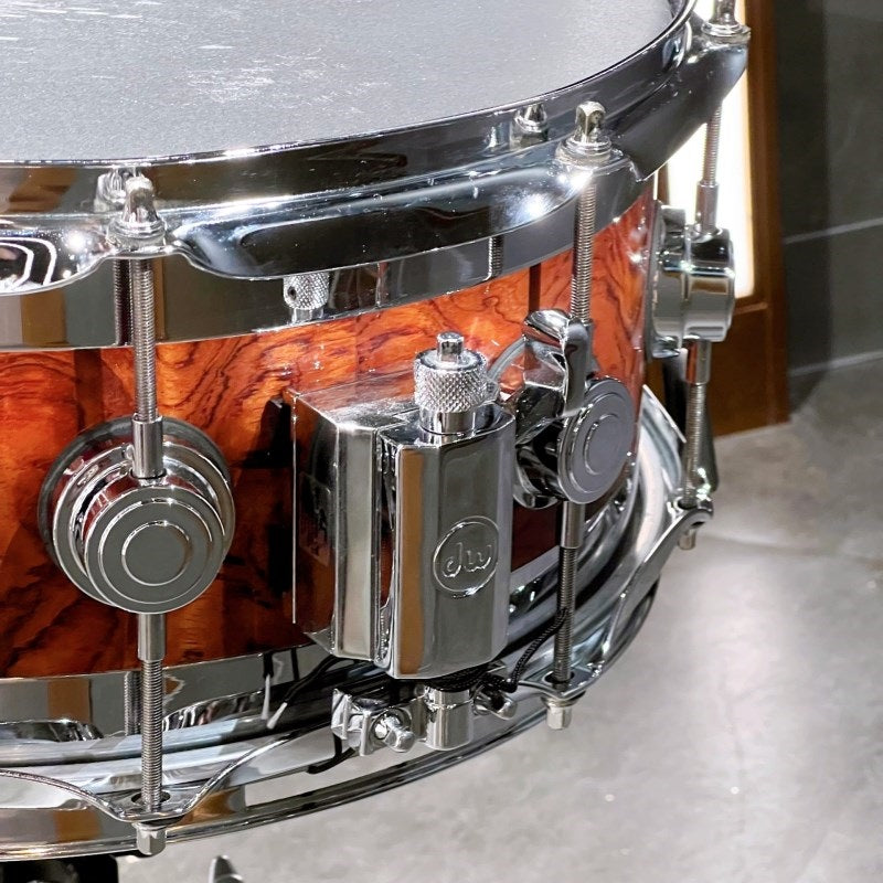 USED_Collectors_Speciality_EDGE_14×6_Snare_Drum_[Exotic_Waterfall_Bubinga]_02