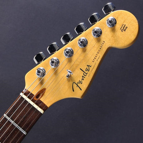 USED_Custom_Classic_Stratocaster_(3-Tone_Sunburst_Rosewood)_05