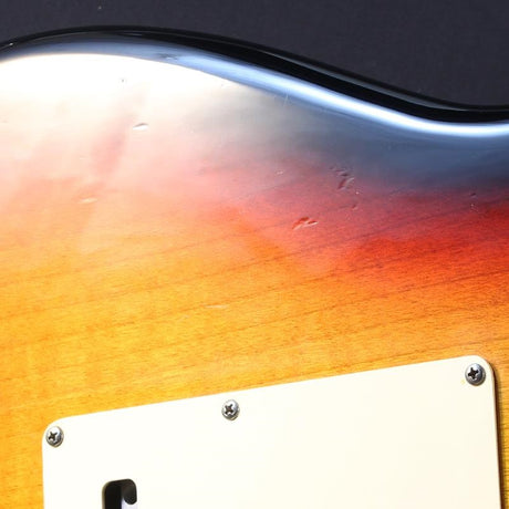 USED_Custom_Classic_Stratocaster_(3-Tone_Sunburst_Rosewood)_08