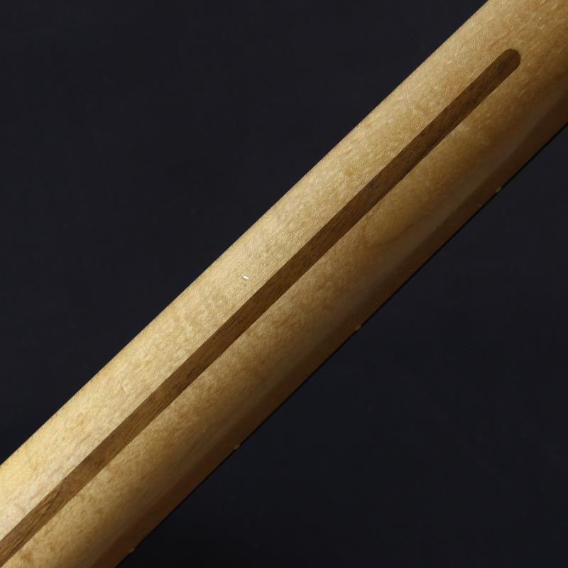 USED_Custom_Classic_Stratocaster_(3-Tone_Sunburst_Rosewood)_09