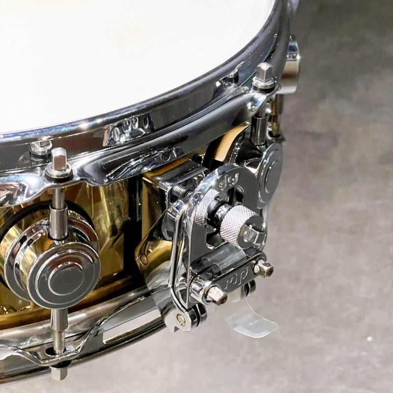 USED_DW-BR7_1404SD_BRASS_C_S_[Collector's_Metal_Snare___Bell_Brass_14×4]_02