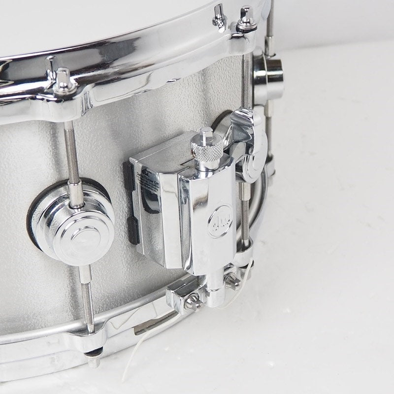 USED_DW-CA7_1465SD_ALUMI_C_[Collector's_Aluminum_3mm_Snare_Drum_14×6_5]_06