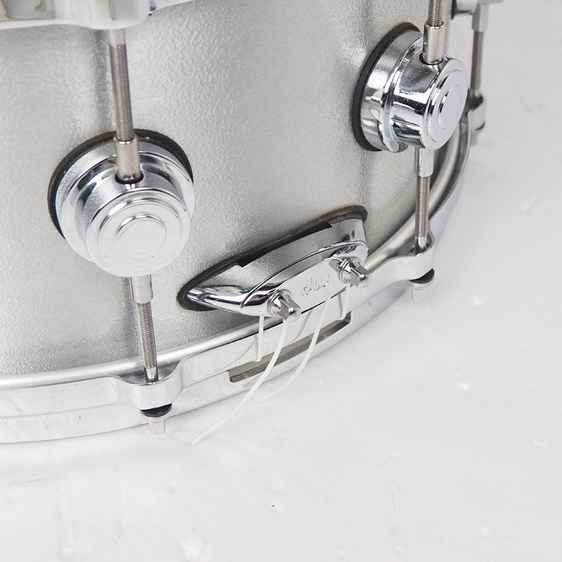 USED_DW-CA7_1465SD_ALUMI_C_[Collector's_Aluminum_3mm_Snare_Drum_14×6_5]_07