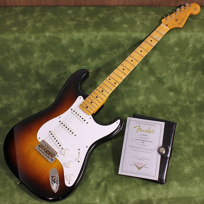 USED_Limited_Edition_70th_Anniversary_1954_Stratocaster_Journeyman_Relic_Wide_Fade_2-Color_Sunburst_SN__4205_01