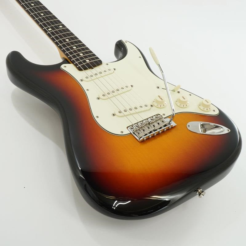 USED_Traditional_60s_Stratocaster_(3-Tone_Sunburst)_[SN__JD17032543]_07