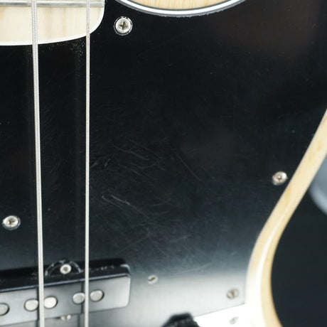 USED_Traditional_70s_Jazz_Bass_(Natural)_09