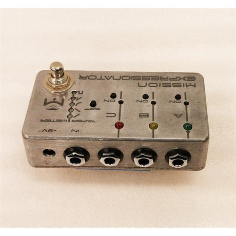 USED_Used_Expressionator_02