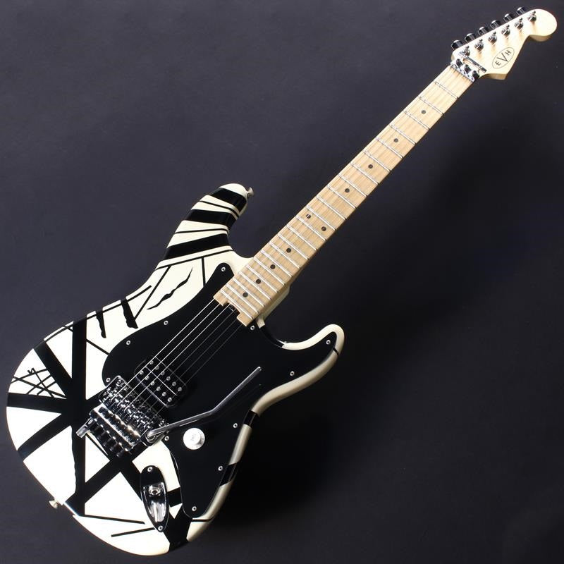 USED_Used_Striped_Series_White_with_Black_Stripes_02