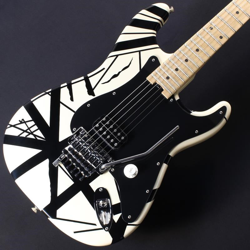 USED_Used_Striped_Series_White_with_Black_Stripes_03