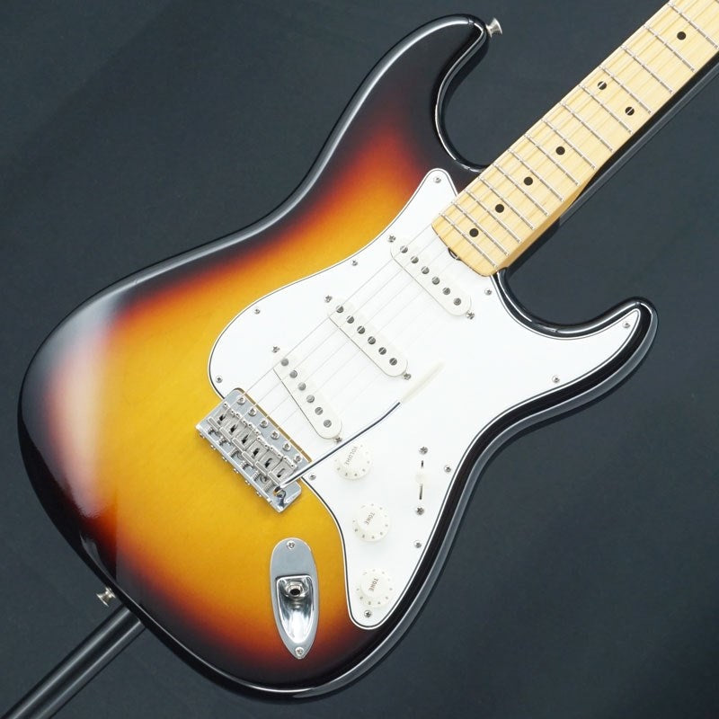 USED_Vintage_Custom_1962_Stratocaster_Closet_Classic_(3-Color_Sunburst)_[SN_R110013]_01