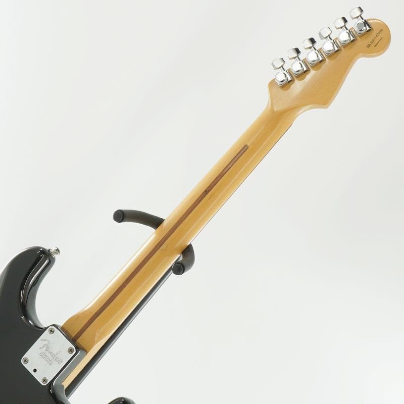 USED_​​American_Deluxe_Stratocaster_Left_Handed_(Black_R)_2001_[SN__DZ1147535]_06