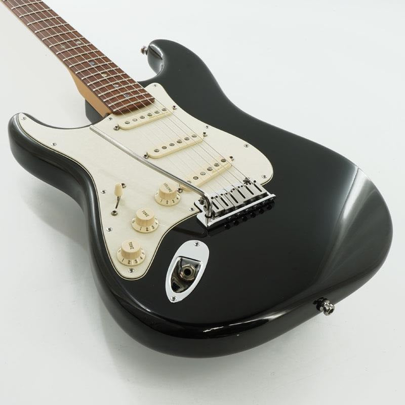 USED_​​American_Deluxe_Stratocaster_Left_Handed_(Black_R)_2001_[SN__DZ1147535]_08