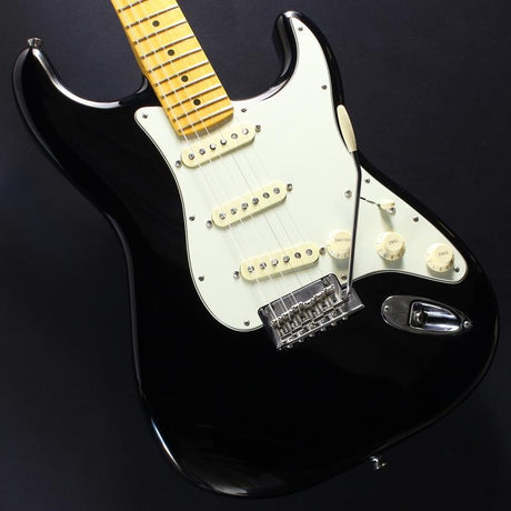 USED_​​American_Professional_II_Stratocaster_(Black_Maple)_01