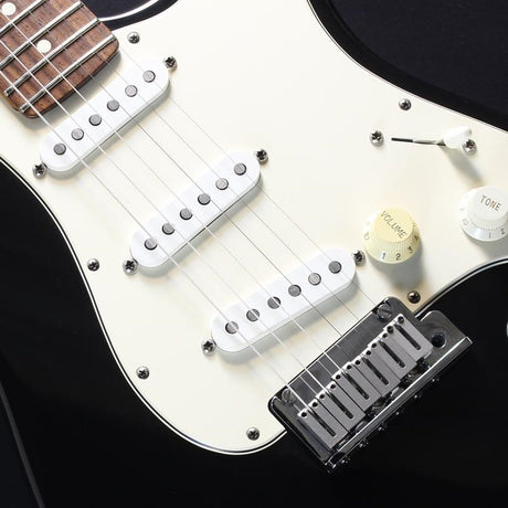USED_​​American_Standard_Stratocaster_1997_(Black_Rosewood)_04