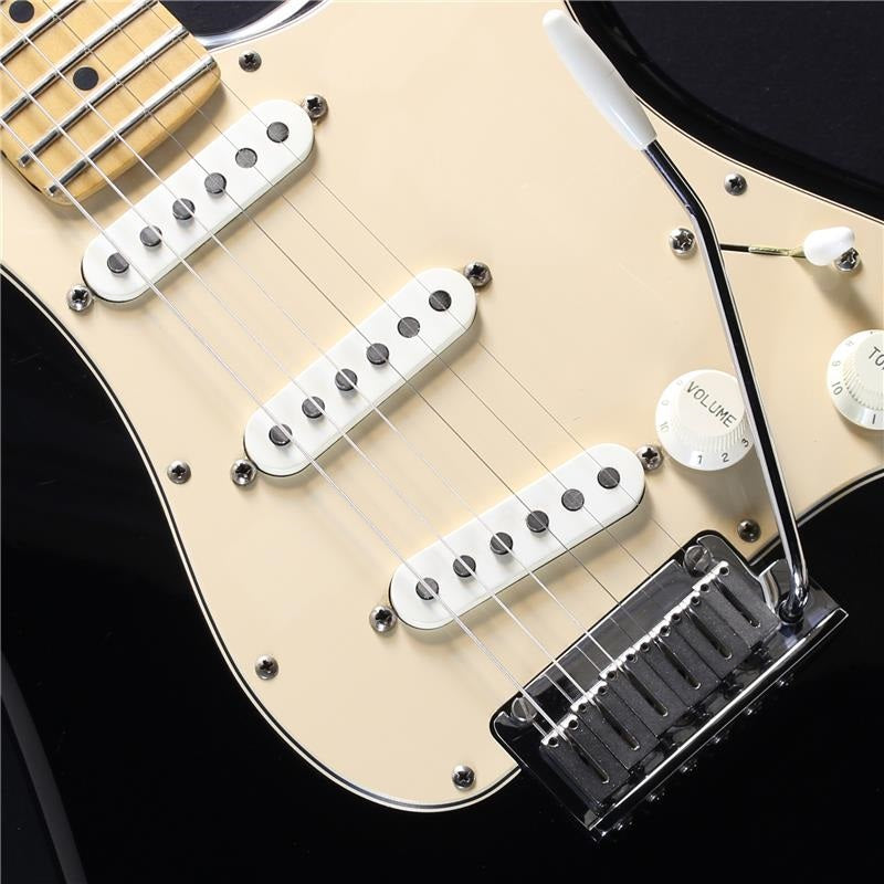USED_​​American_Stratocaster_(Black_Maple)_04