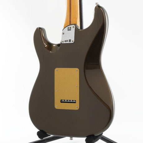 USED_​​American_Ultra_Stratocaster_HSS_(Texas_Tea_Maple)_03