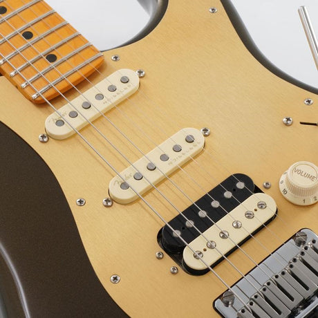 USED_​​American_Ultra_Stratocaster_HSS_(Texas_Tea_Maple)_09