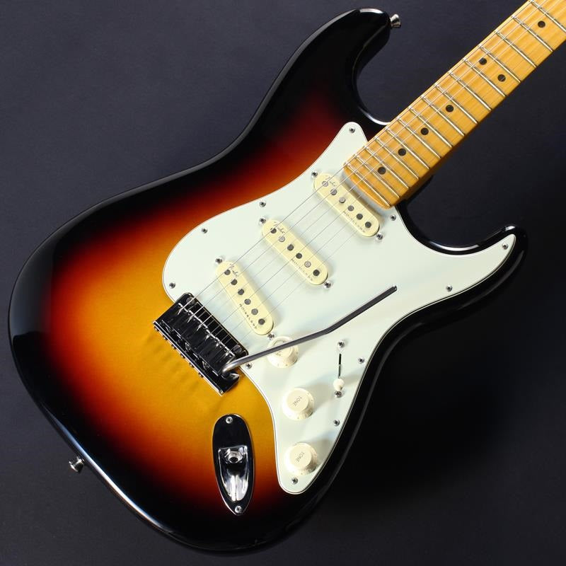 USED_​​American_Ultra_Stratocaster_(Ultraburst_Maple)_03