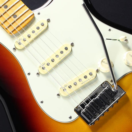 USED_​​American_Ultra_Stratocaster_(Ultraburst_Maple)_04