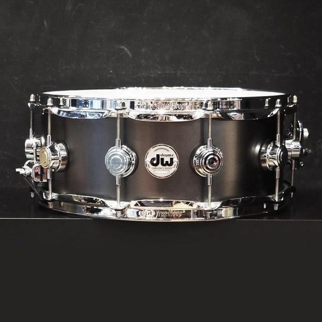 USED_​​DRVD5514SVCBK_[Collector's_Satin_Black_over_Brass_Snare_14''x5_5'']_01