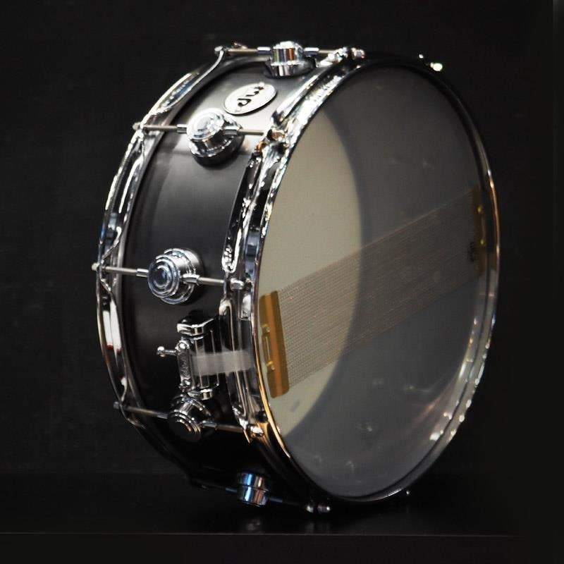 USED_​​DRVD5514SVCBK_[Collector's_Satin_Black_over_Brass_Snare_14''x5_5'']_05