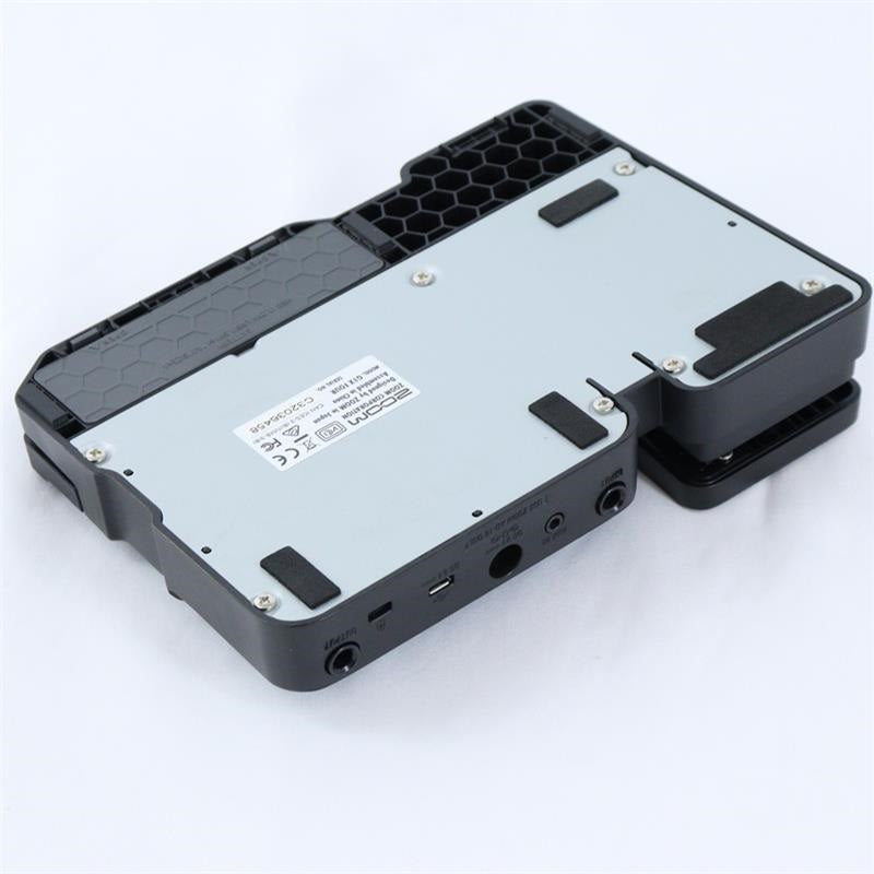 USED_​​G1X_FOUR_(ZOOM)_with_AC_adapter_included__02