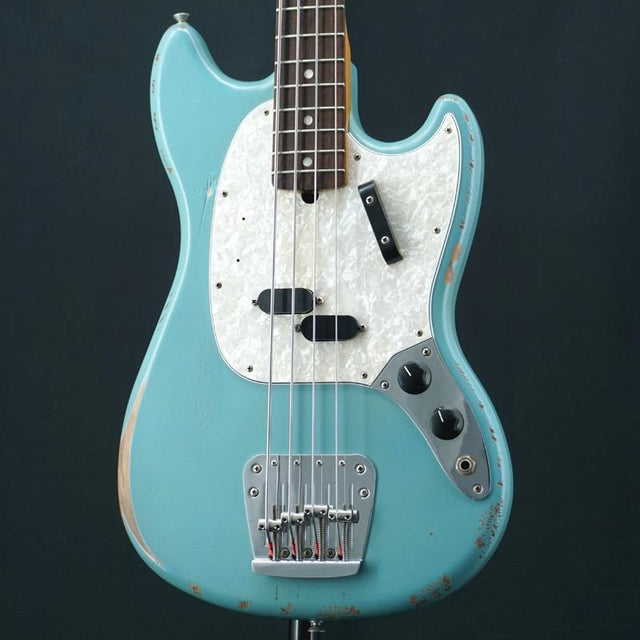 USED_​​JMJ_Road_Worn_Mustang_Bass_(Faded_Daphne_Blue)_01