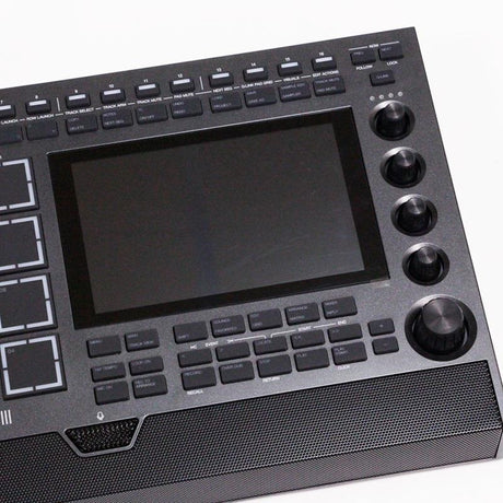 USED_​​MPC_LIVE_III_03