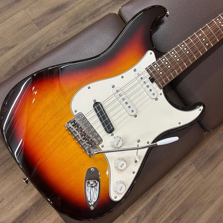 USED_​​S_Model_(3Tone_Sunburst_Rosewood)_[SN_T527]_Three_Dots_09