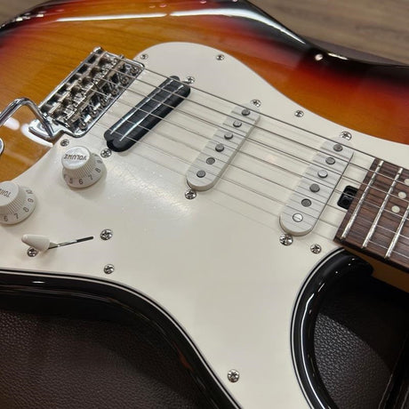 USED_​​S_Model_(3Tone_Sunburst_Rosewood)_[SN_T527]_Three_Dots_10