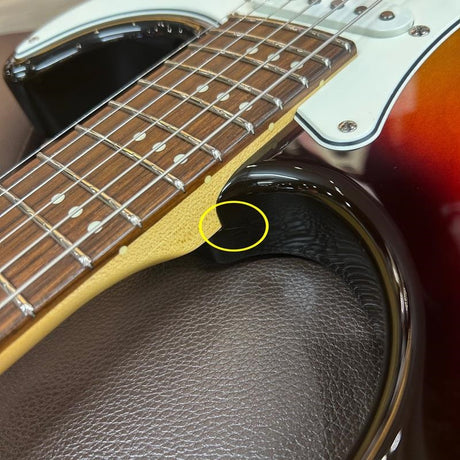 USED_​​S_Model_(3Tone_Sunburst_Rosewood)_[SN_T527]_Three_Dots_11