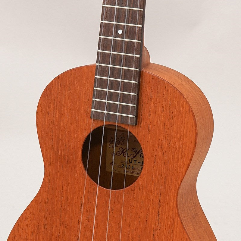 UT-M1_(Japanese-made_tenor_ukulele)_by_K_Yairi_07