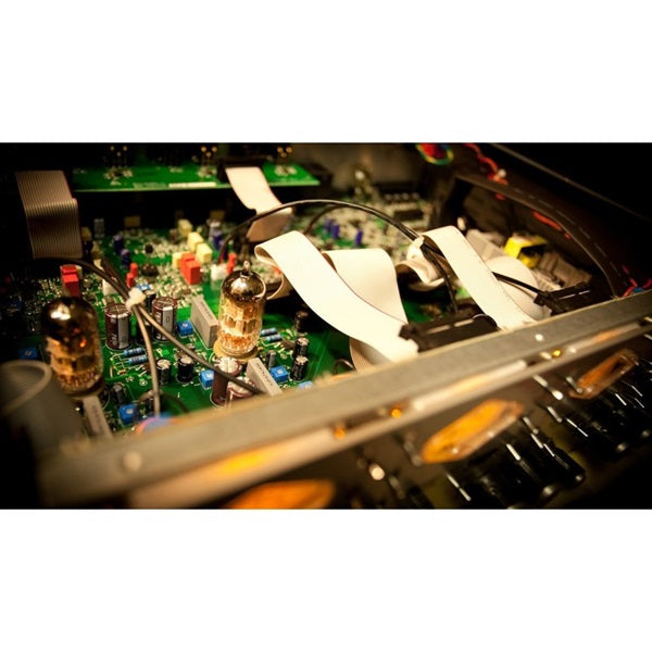 Universal_Audio_4-710D_(Vacuum_Tube_Solid_State_Blend_4-Channel_Preamp)_(Official_Japanese_Product)_04