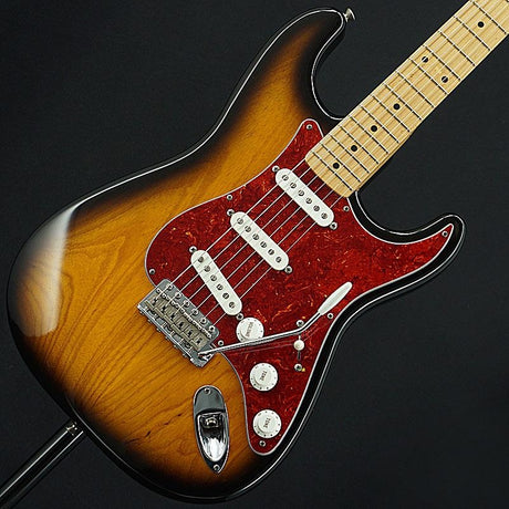 Used_1954_Fender_Stratocaster_(2-Color_Sunburst)_[SN_V065810]_01